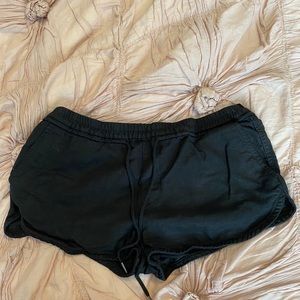 Aritzia community shorts!